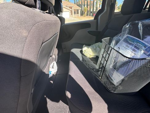 Used 2015 Dodge Grand Caravan American Value Package w/ UConnect Hands-Free Group image 12