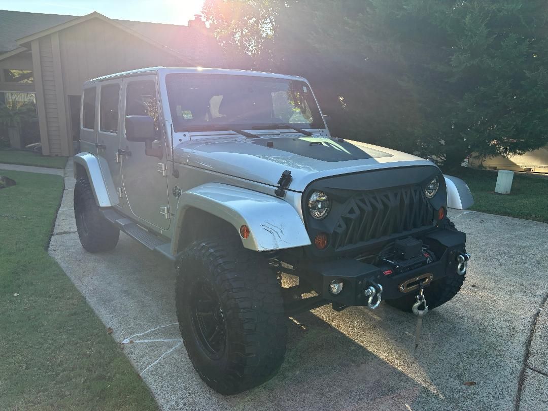 Used 2012 Jeep Wrangler Unlimited Sahara AWD/4WD image 4