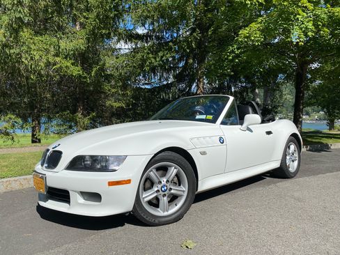 Used 2000 BMW Z3 2.5i image 1