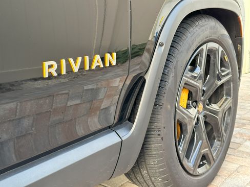 Used 2023 Rivian R1S Adventure image 10