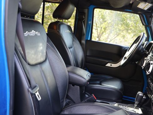 Used 2014 Jeep Wrangler Unlimited Sahara AWD/4WD image 18