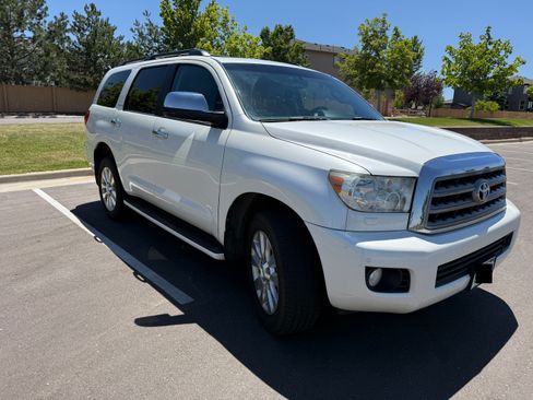Used 2014 Toyota Sequoia Platinum w/ Preferred Accessory Package AWD/4WD image 4