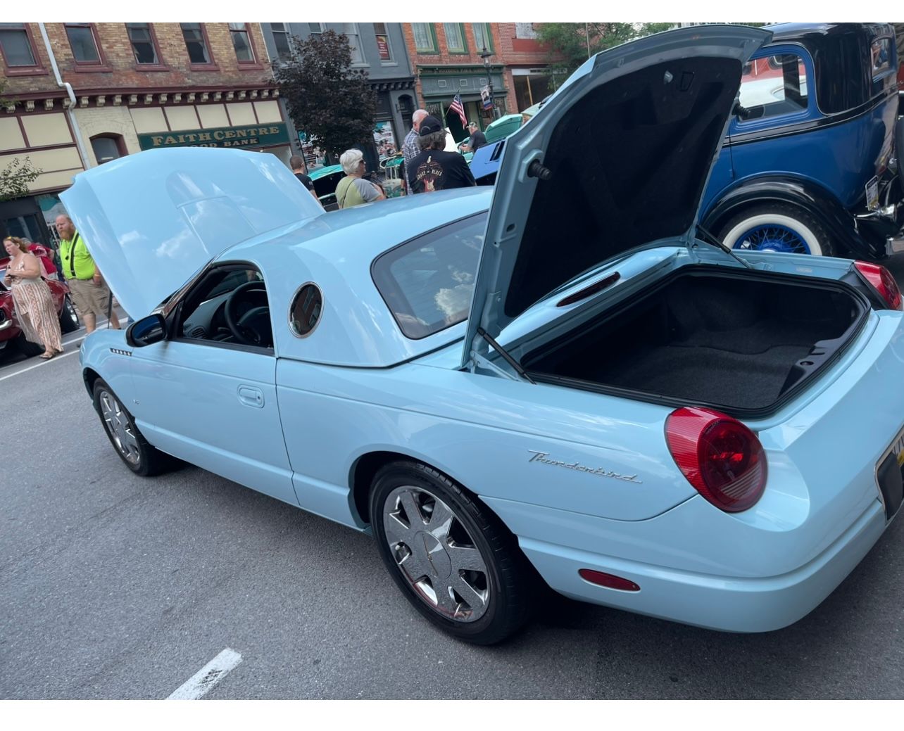 Used 2003 Ford Thunderbird RWD image 2