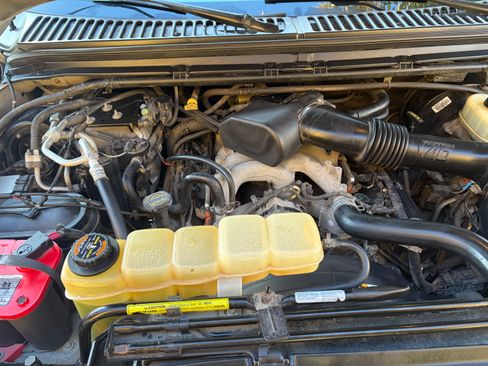 Used 2001 Ford Excursion XLT image 25