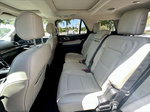 Used 2017 Ford Explorer Platinum image 8