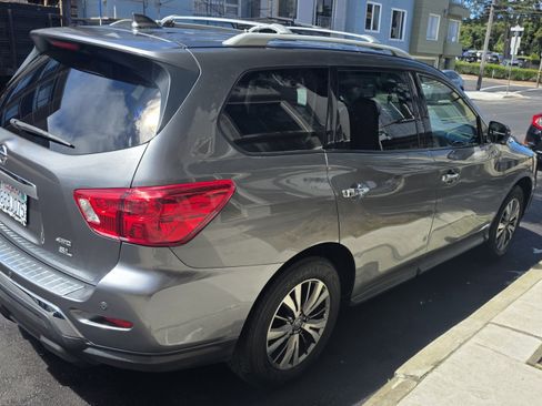 Used 2020 Nissan Pathfinder SL AWD/4WD image 6