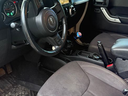 Used 2014 Jeep Wrangler Unlimited Sahara w/ Connectivity Group image 4