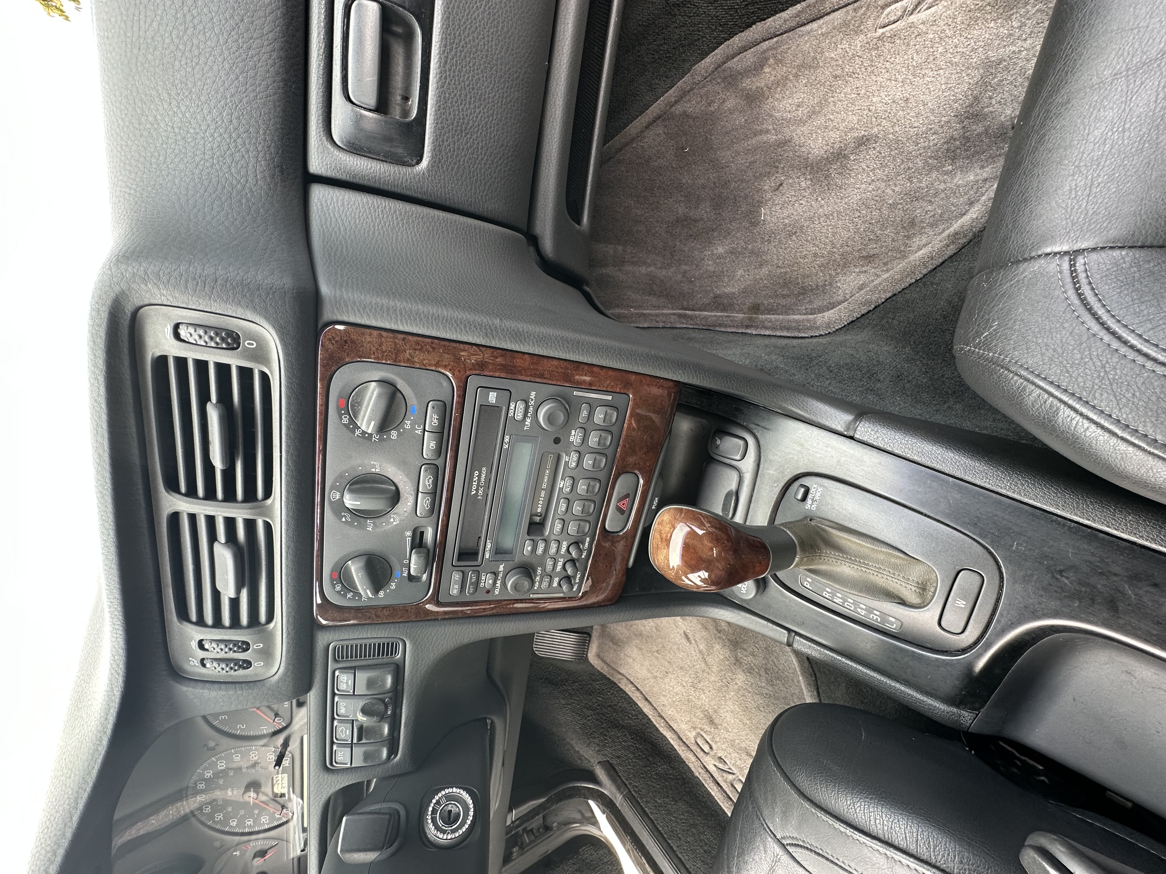 Used 2002 Volvo C70 HT FWD image 17