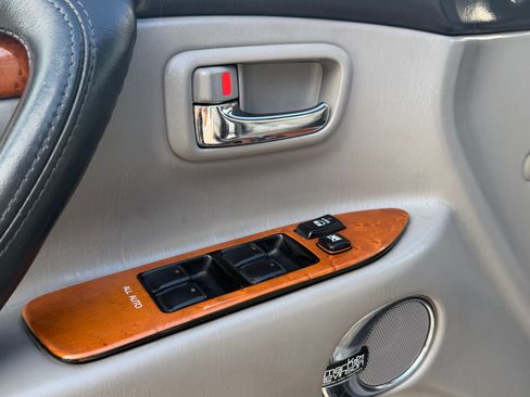 Used 2005 Lexus LX 470 4WD image 11