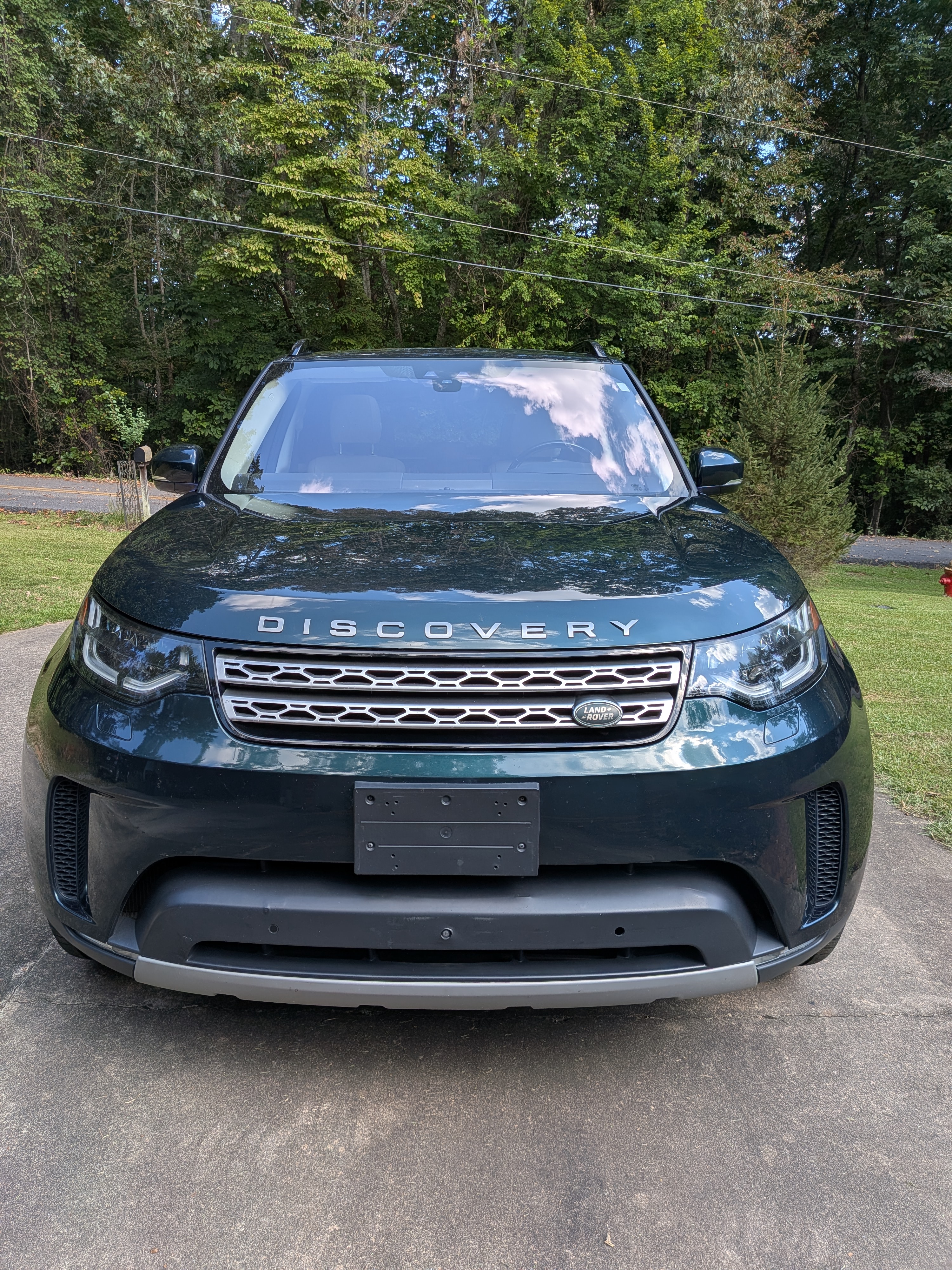 Used 2017 Land Rover Discovery HSE AWD/4WD image 1