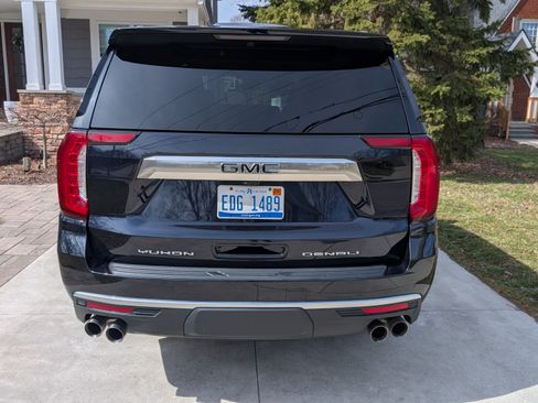 Used 2023 GMC Yukon Denali w/ Advanced Technology Package image 10