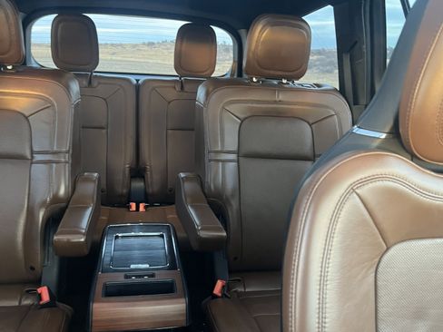 Used 2020 Lincoln Aviator Reserve w/ Equipment Group 202A image 16