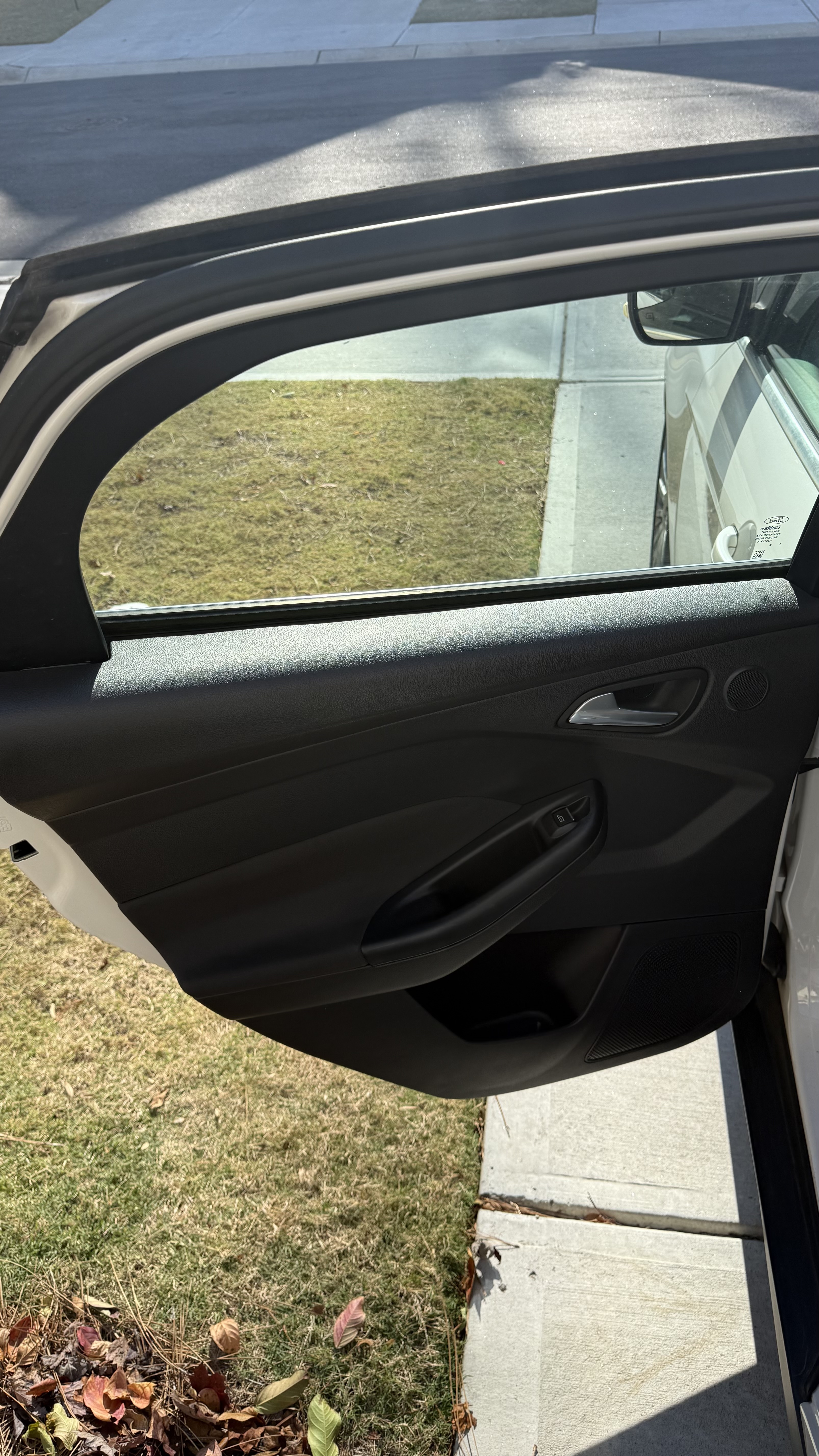 Used 2012 Ford Focus Titanium FWD image 14