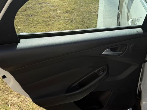 Used 2012 Ford Focus Titanium image 14