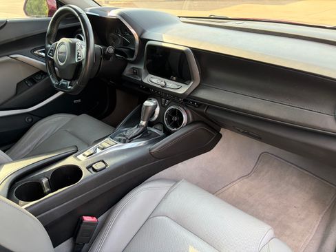 Used 2016 Chevrolet Camaro LT RWD image 5