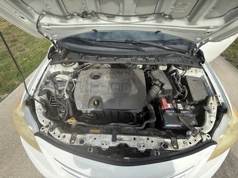 Used 2013 Toyota Corolla LE FWD image 12