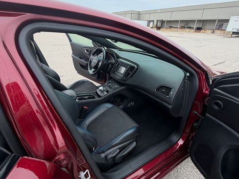 Used 2015 Chrysler 200 S w/ Comfort Group FWD image 16