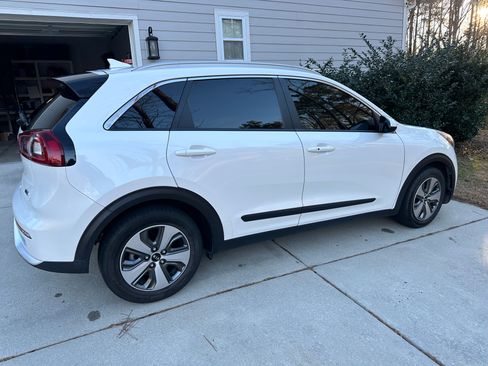 Used 2019 Kia Niro LX image 1