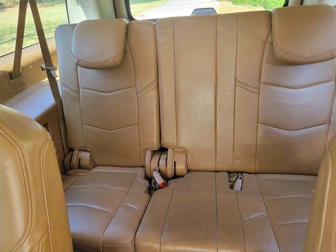 Used 2016 Cadillac Escalade ESV Platinum image 18