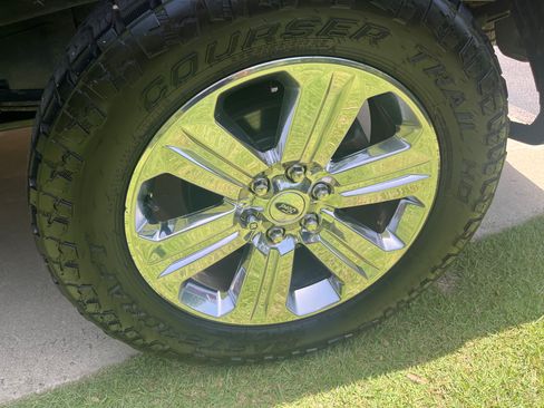 Used 2019 Ford F150 Lariat w/ Equipment Group 502A Luxury AWD/4WD image 19