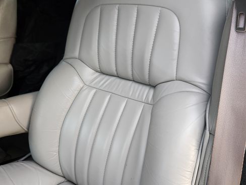 Used 1994 GMC Suburban 2500 image 25