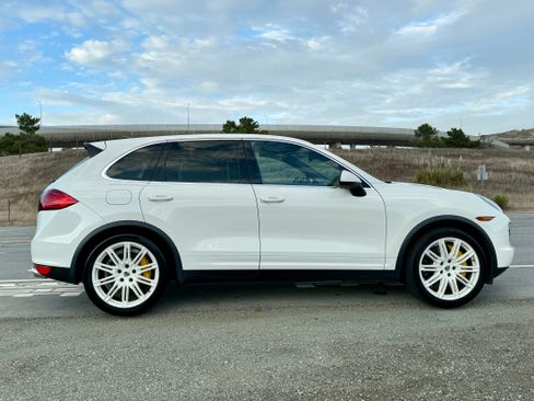 Used 2012 Porsche Cayenne S image 6