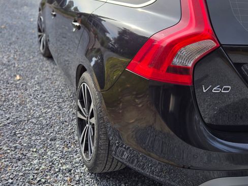 Used 2015 Volvo V60 T6 R-Design Platinum image 6