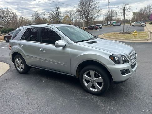 Used 2010 Mercedes-Benz ML 350 ML 350 Sport Utility 4D image 2