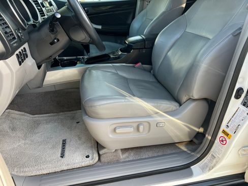 Used 2006 Toyota 4Runner Limited AWD/4WD image 19