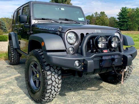 Used 2018 Jeep Wrangler Unlimited Rubicon w/ Cold Weather Group AWD/4WD image 1