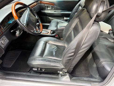 Used 2002 Cadillac Eldorado Touring w/ Preffered Equipment Group image 9