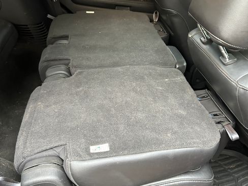 Used 2011 Ford Explorer XLT w/ 202A Rapid Spec Order Code FWD image 8