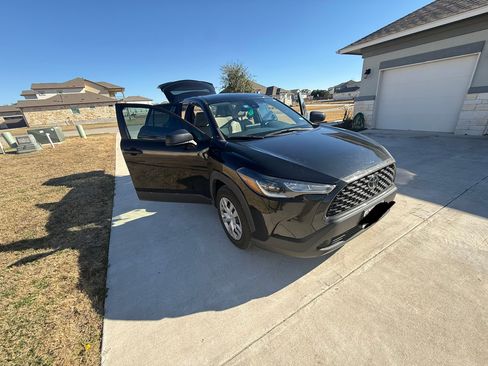 Used 2022 Toyota Corolla Cross L image 2