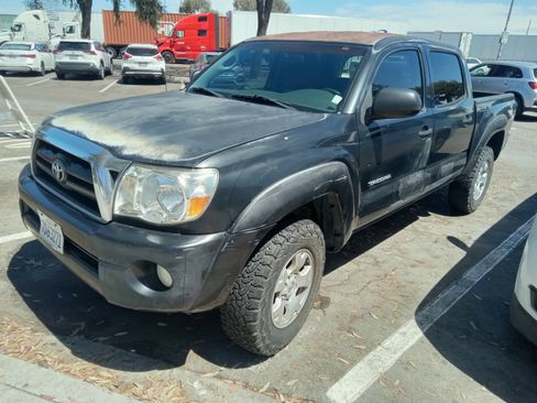 Used 2005 Toyota Tacoma PreRunner image 5