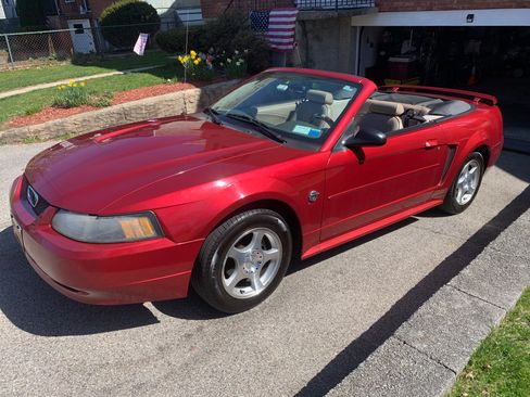 Used 2004 Ford Mustang Convertible RWD image 6