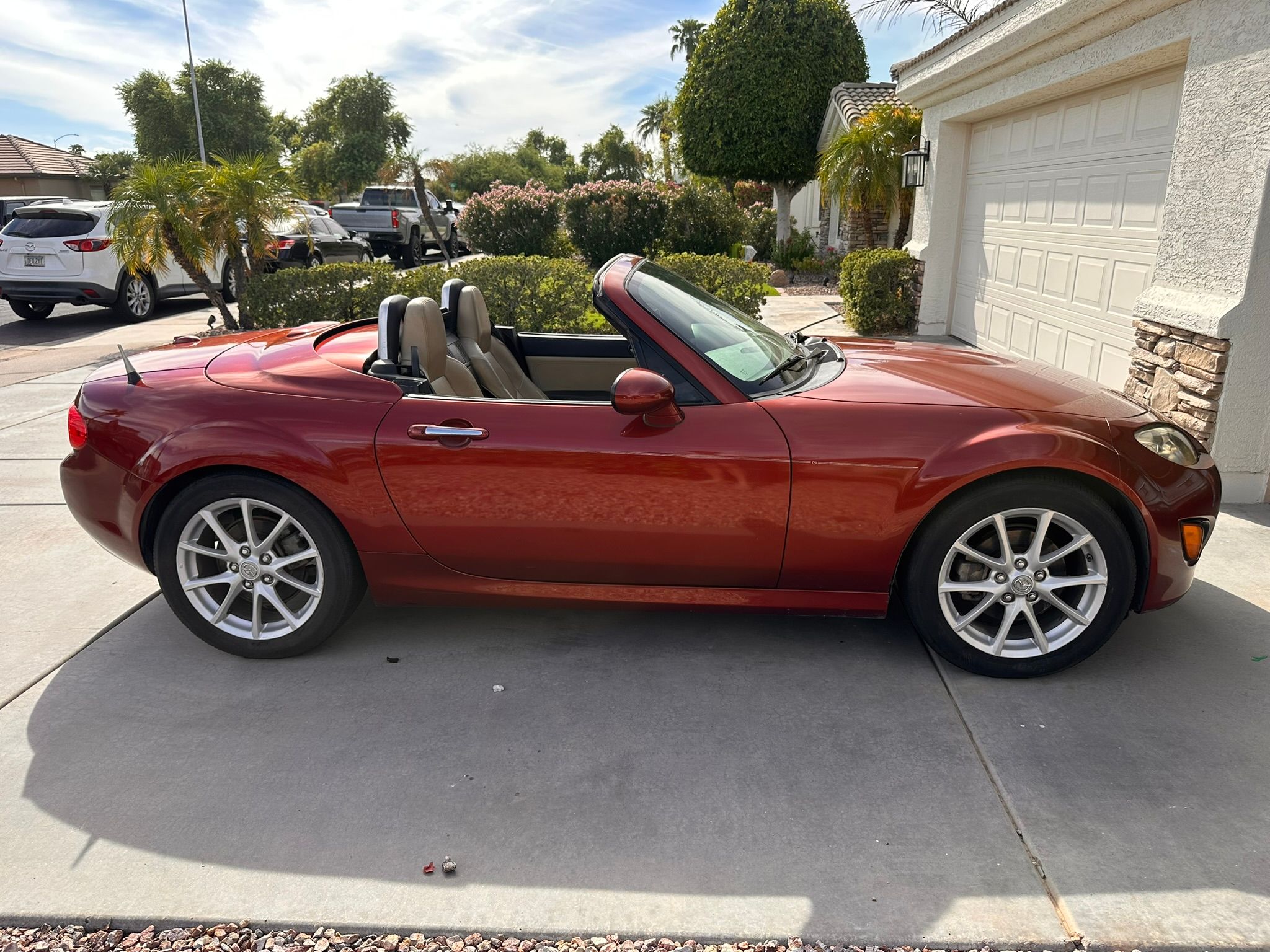 Used 2011 MAZDA MX-5 Miata Grand Touring w/ Premium Pkg RWD image 10