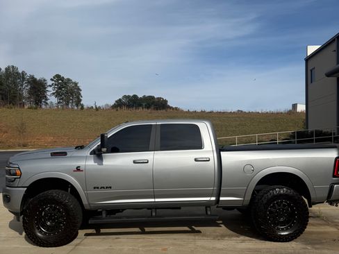 Used 2022 RAM 2500 Laramie w/ Night Edition image 6