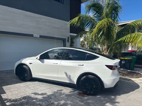 Used 2023 Tesla Model Y Long Range AWD/4WD image 6