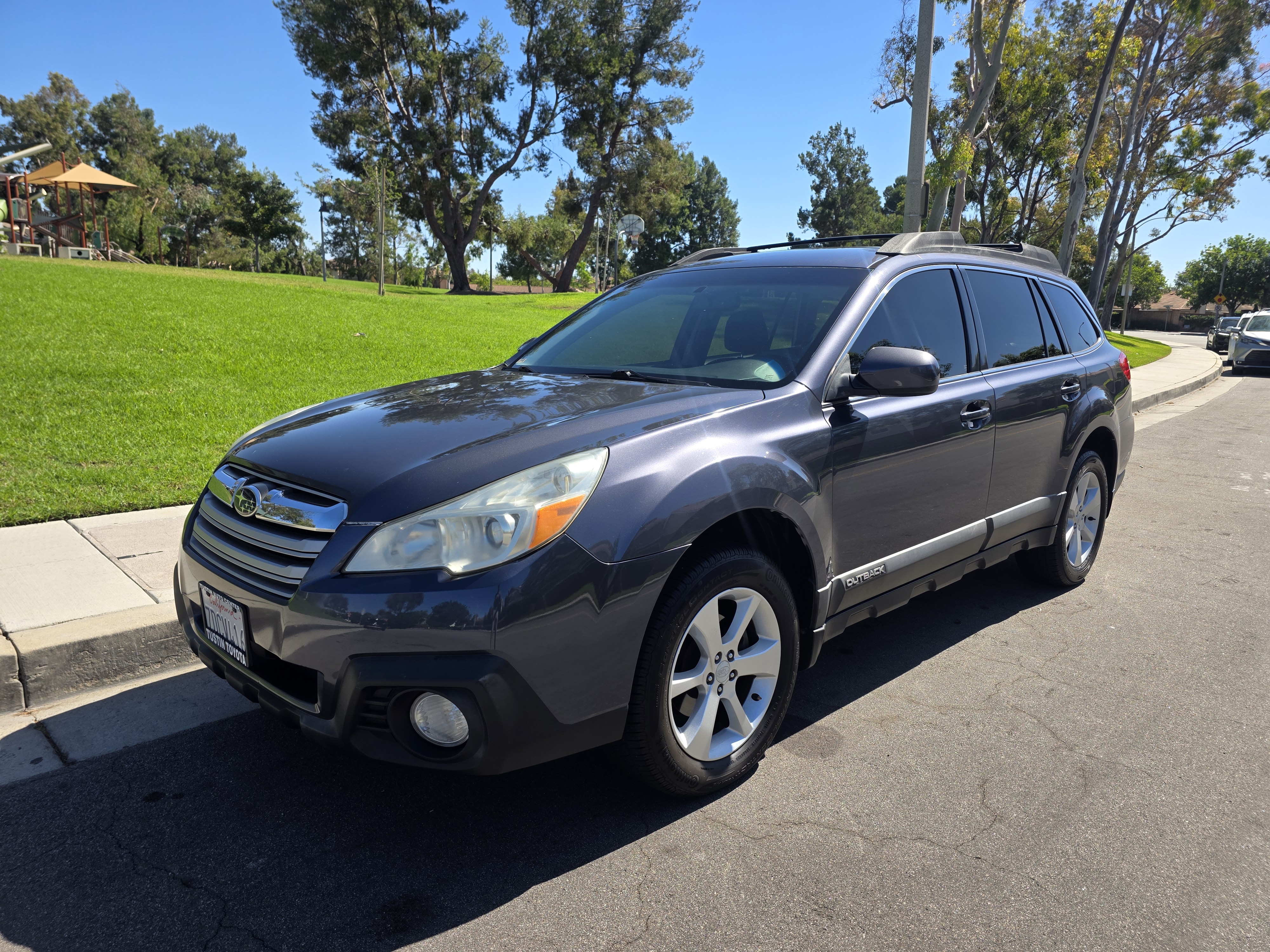 Used 2014 Subaru Outback 2.5i Premium AWD/4WD image 1