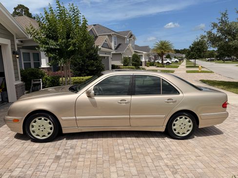 Used 2002 Mercedes-Benz E 320 Sedan image 4