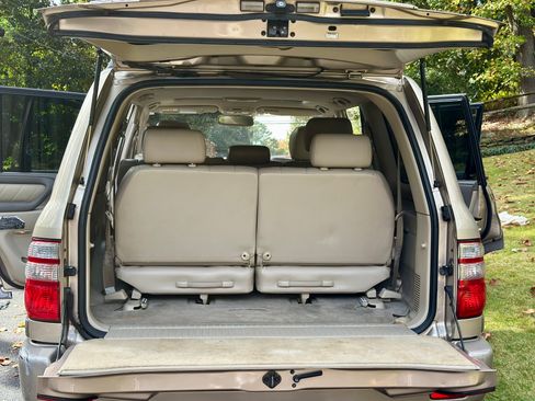 Used 2004 Toyota Land Cruiser image 12