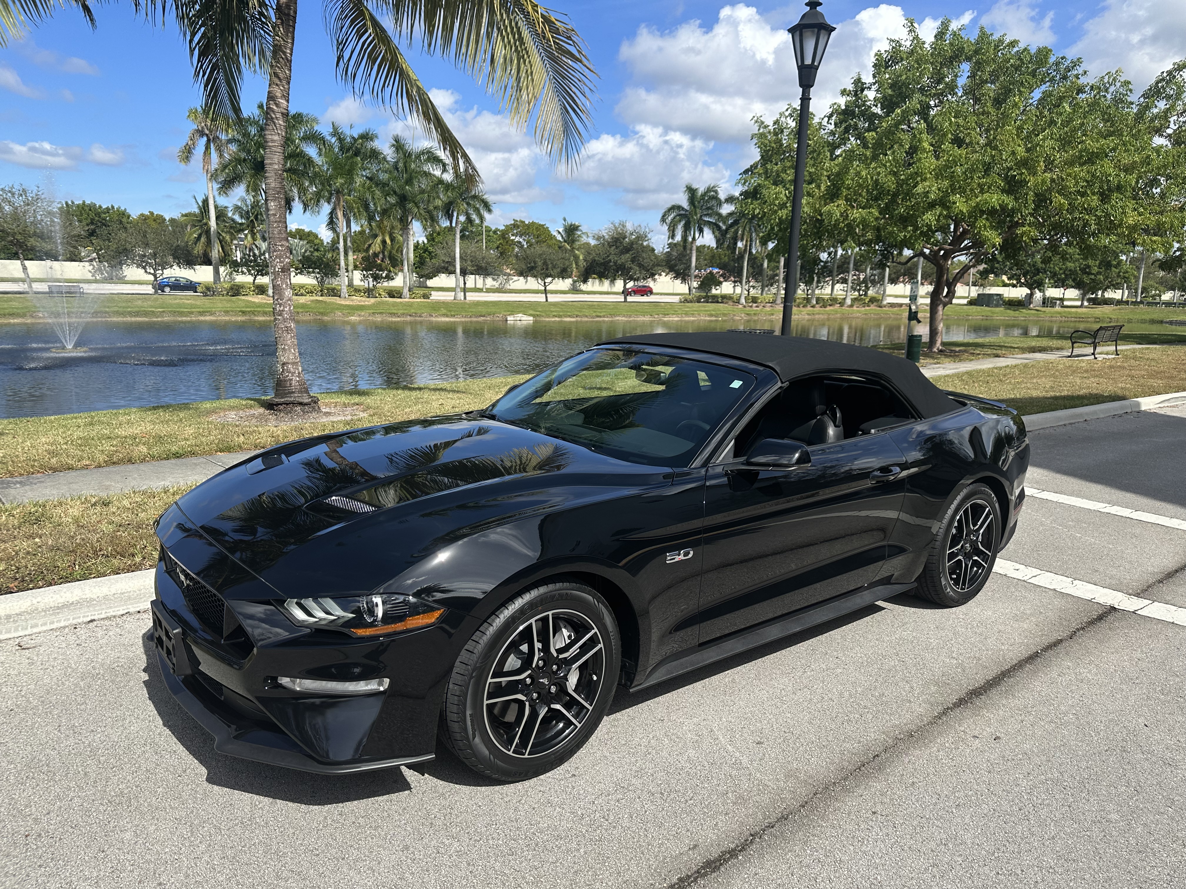 Used 2018 Ford Mustang GT Premium RWD image 9