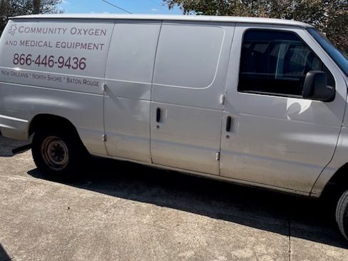 Used 2008 Ford E-150 and Econoline 150 Van 3D image 2