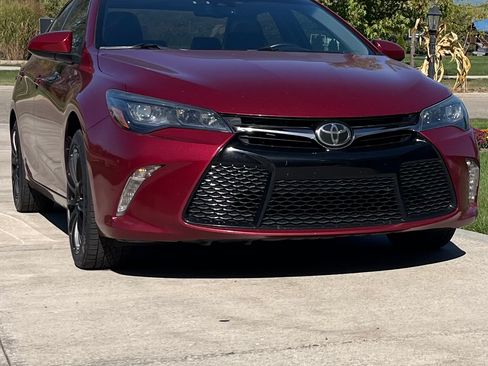 Used 2015 Toyota Camry XSE image 6