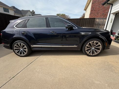 Used 2021 Bentley Bentayga image 8