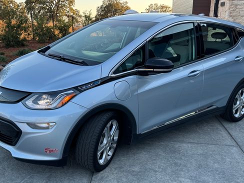 Used 2018 Chevrolet Bolt LT FWD image 1