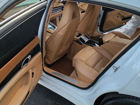 Used 2014 Porsche Panamera 4S Executive image 16