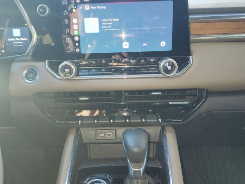 Used 2023 GMC Canyon Denali image 10