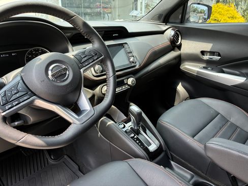 Used 2019 Nissan Kicks SR w/ SR Premium Package FWD image 12