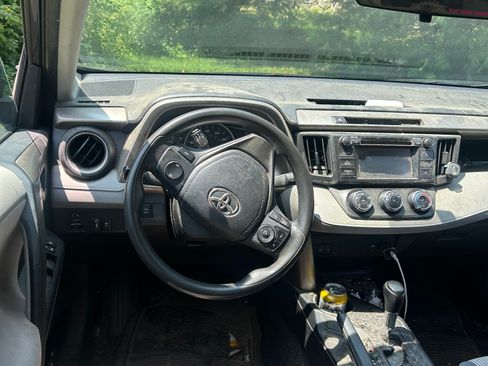 Used 2013 Toyota RAV4 LE AWD/4WD image 8